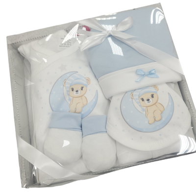 Conjunto de roupa de bebé com urso em caixa transparente