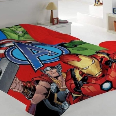Capa de edredão dos Avengers com personagens Capitão América, Hulk, Thor e Homem de Ferro