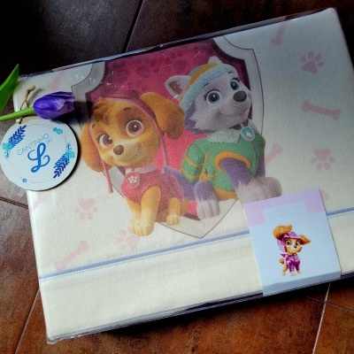 Conjunto de roupa de cama infantil Paw Patrol branco com estampas cor-de-rosa e personagens caninas coloridas