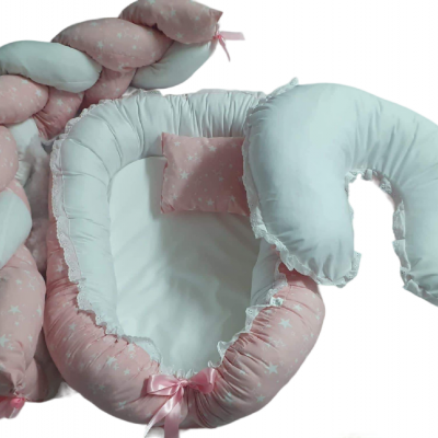 Conjunto de cama para bebé rosa com estrelas brancas e branco com almofadas e proteção trançada acolchoada