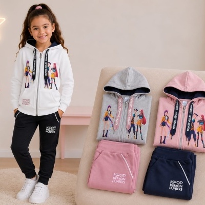 Conjunto de roupa infantil KPOP DEMON HUNTERS com casaco de capuz e calças jogger em branco, cinza e rosa.