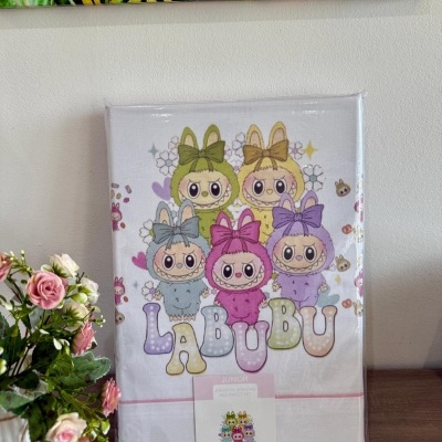 Embalagem de roupa de cama infantil com bonecos Labubu coloridos