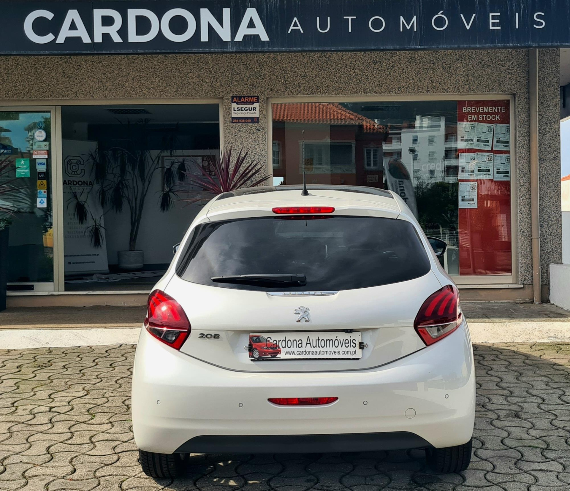 PEUGEOT 208 1.2 ALLURE PEUGEOT 208 1.2 ALLURE