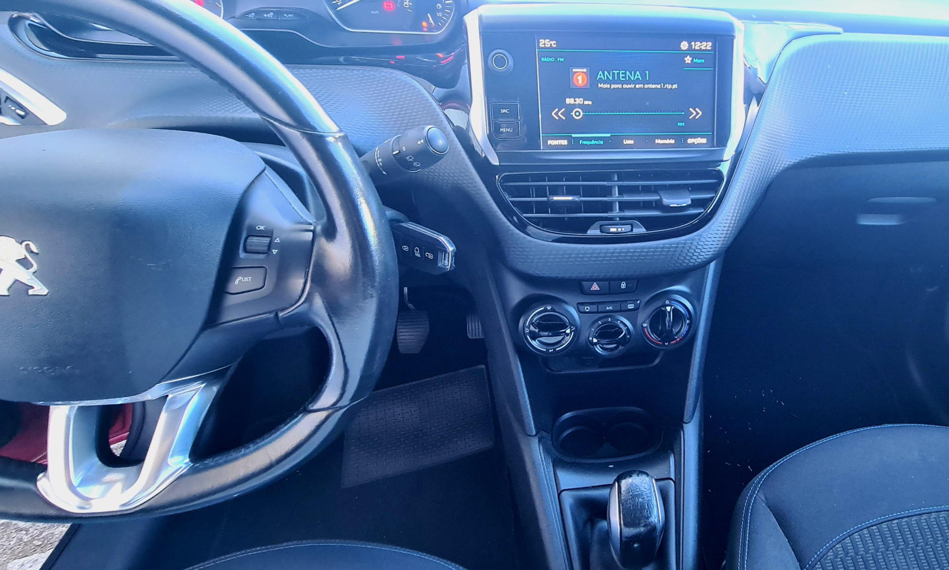 PEUGEOT 208 1.2 STYLE PEUGEOT 208 1.2 STYLE