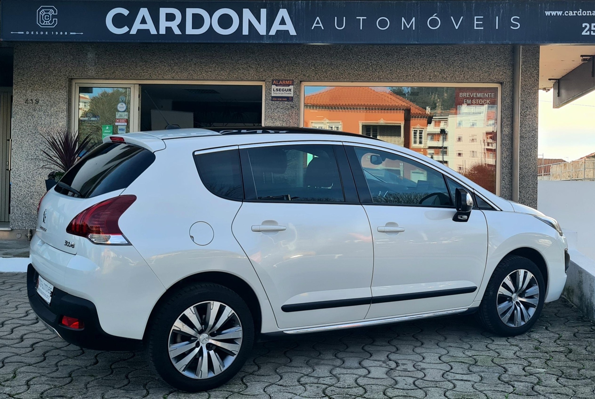 PEUGEOT 3008 1.6 BLUEHDI ALLURE PEUGEOT 3008 1.6 BLUEHDI ALLURE