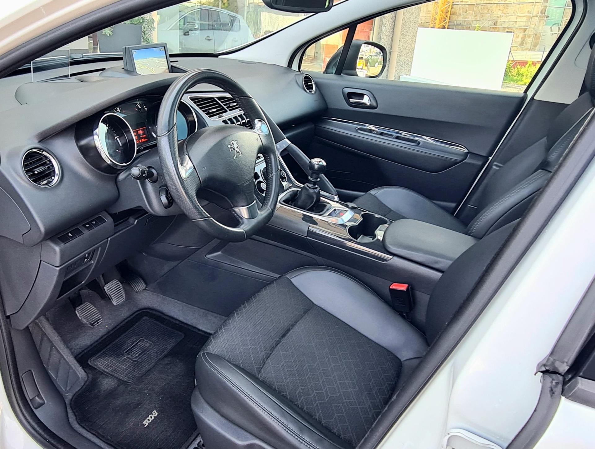 PEUGEOT 3008 1.6 BLUEHDI ALLURE PEUGEOT 3008 1.6 BLUEHDI ALLURE