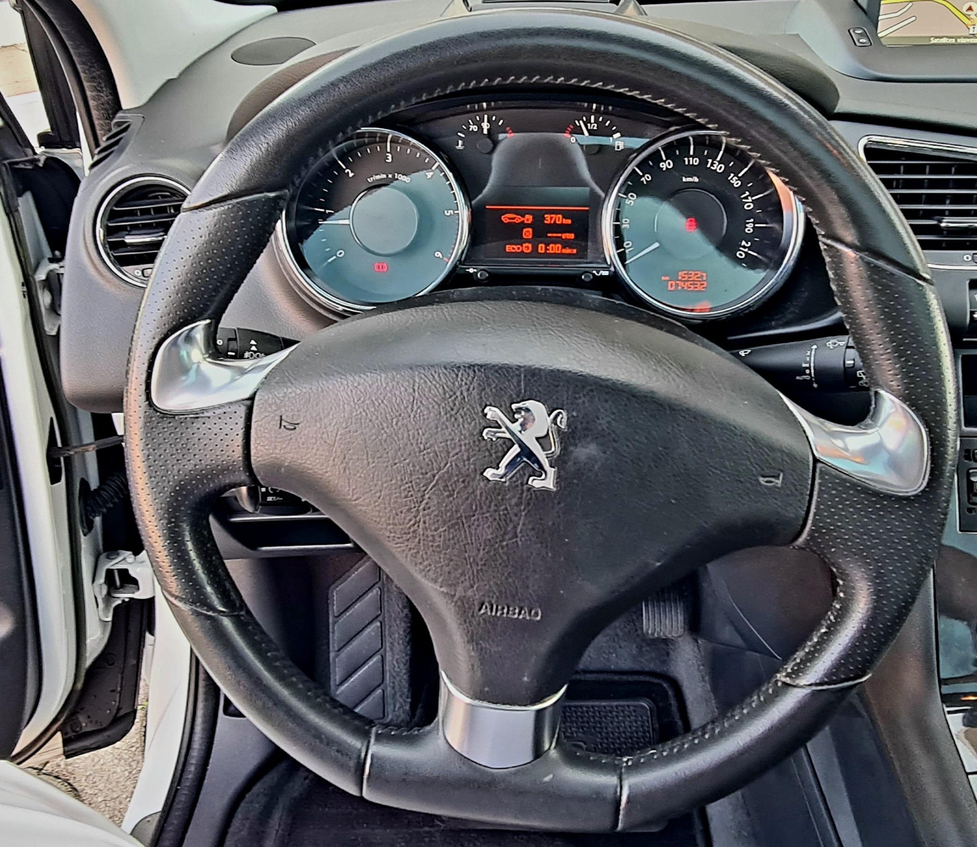 PEUGEOT 3008 1.6 BLUEHDI ALLURE PEUGEOT 3008 1.6 BLUEHDI ALLURE