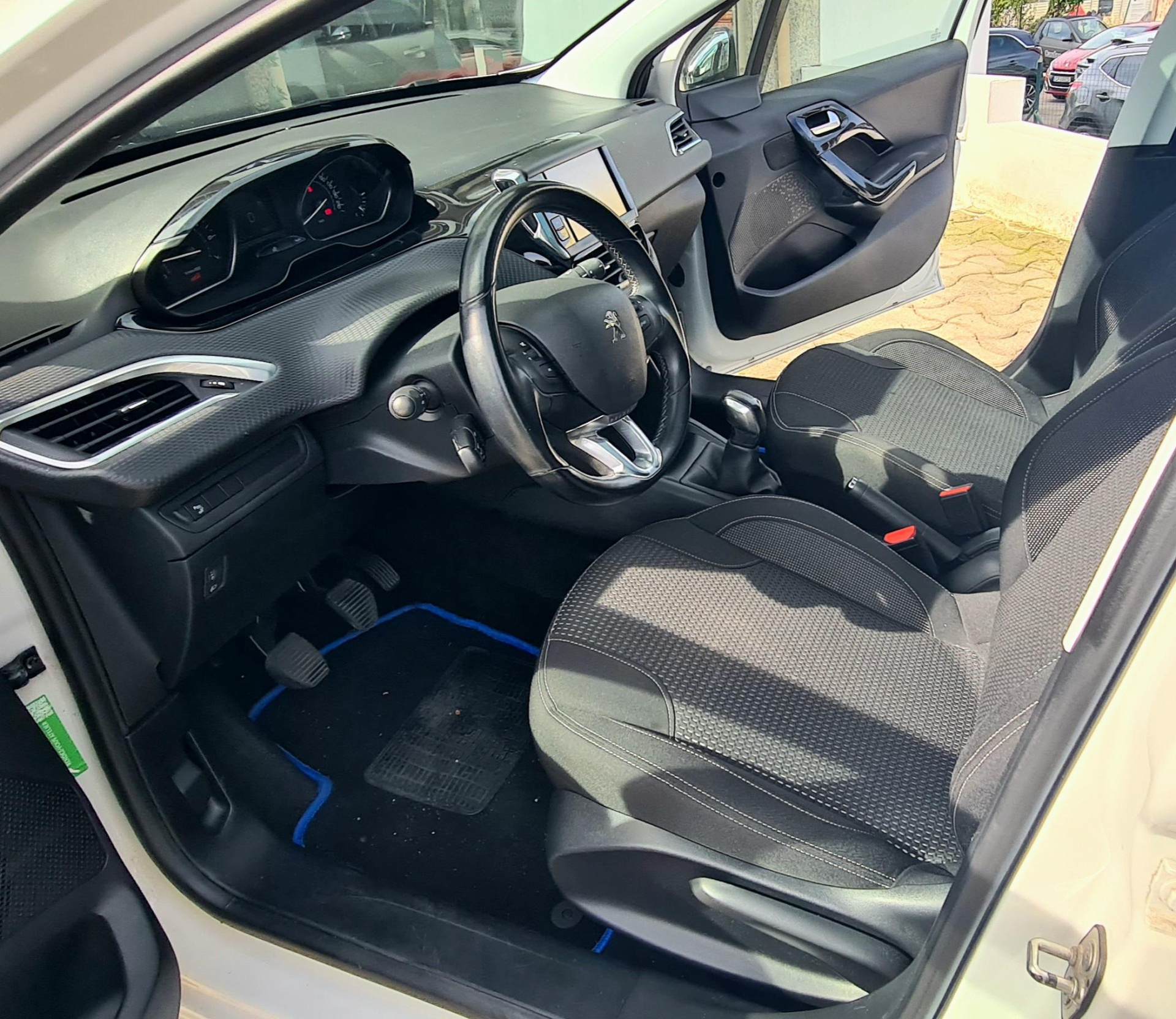 PEUGEOT 208 1.2 ALLURE PEUGEOT 208 1.2 ALLURE