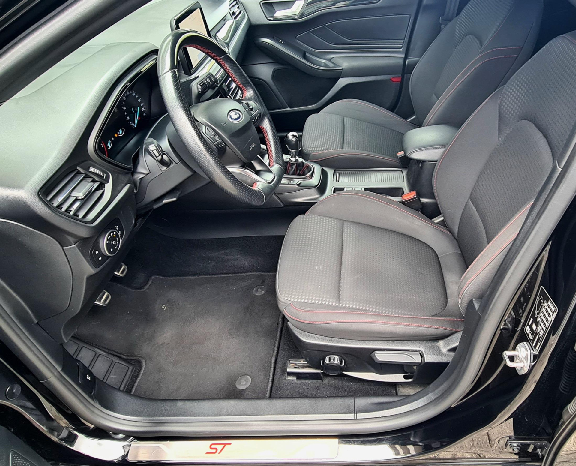FORD FOCUS 1.0 ST LINE ECOBOOST HYBRID FORD FOCUS 1.0 ST LINE ECOBOOST HYBRID