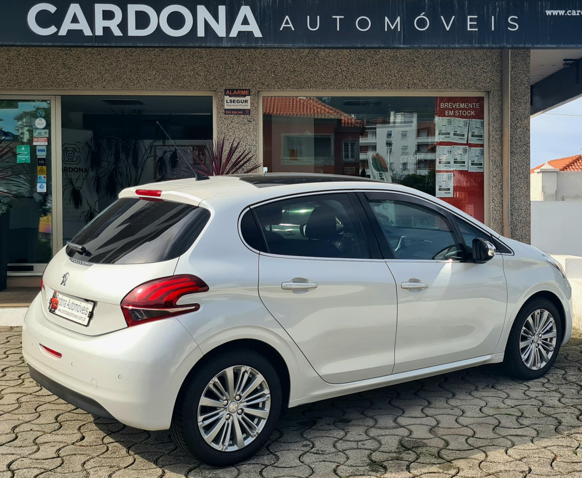 PEUGEOT 208 1.2 ALLURE PEUGEOT 208 1.2 ALLURE