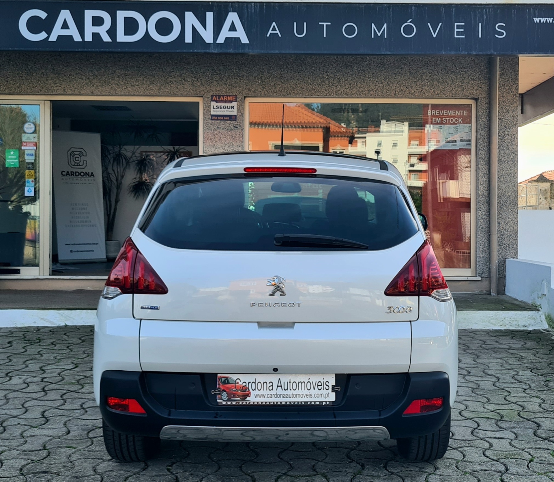 PEUGEOT 3008 1.6 BLUEHDI ALLURE PEUGEOT 3008 1.6 BLUEHDI ALLURE