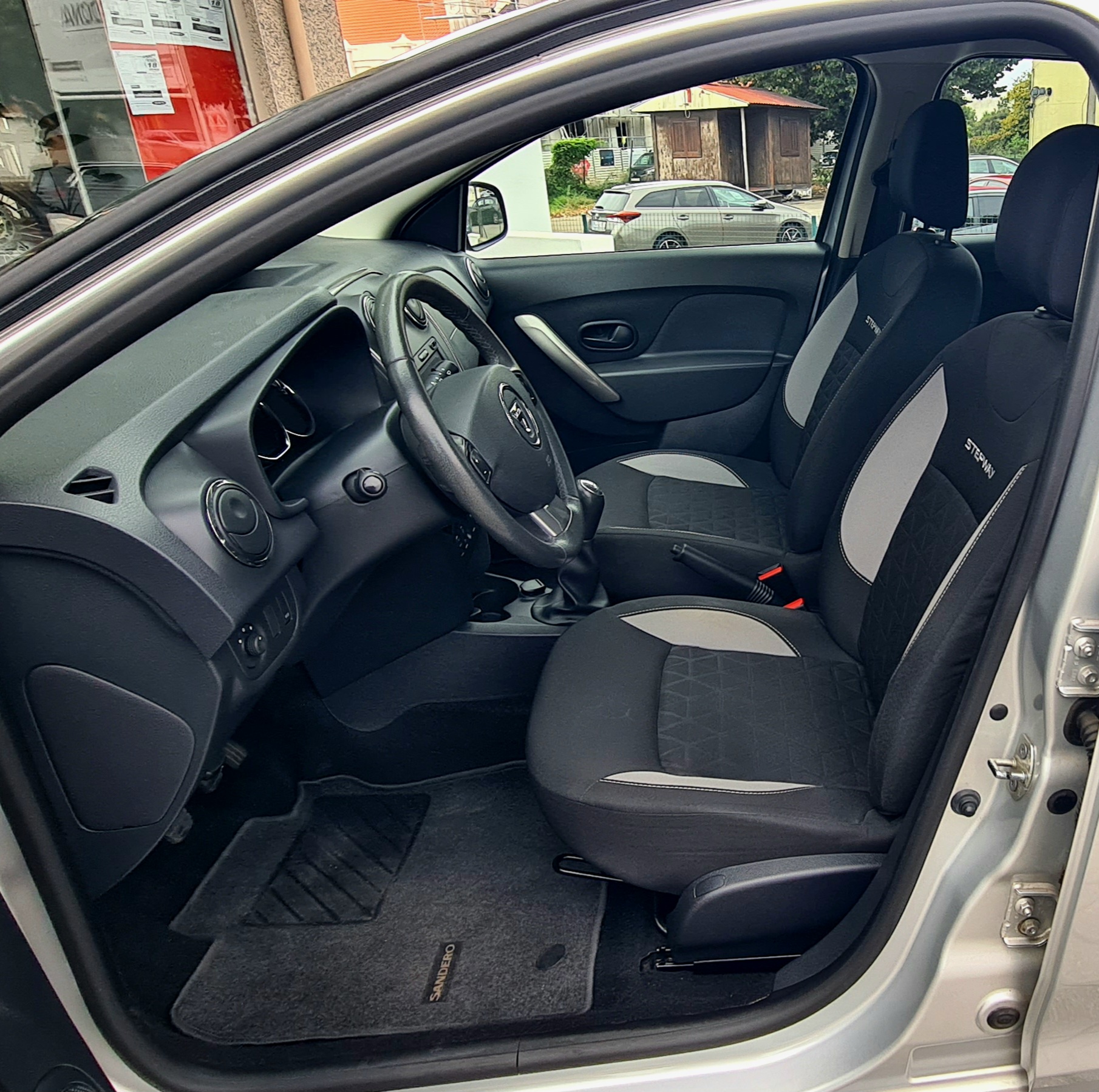 DACIA SANDERO 0.9 TCE STEPWAY DACIA SANDERO 0.9 TCE STEPWAY