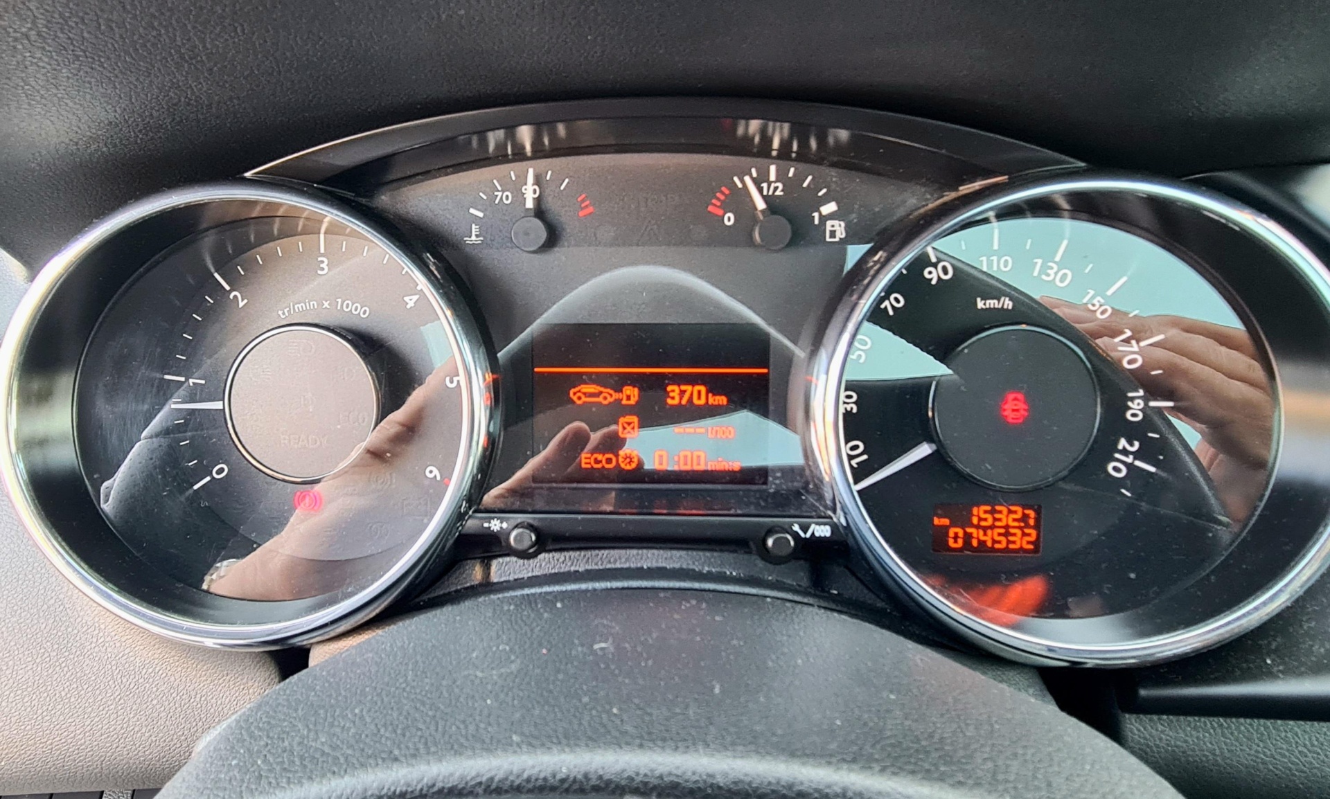 PEUGEOT 3008 1.6 BLUEHDI ALLURE PEUGEOT 3008 1.6 BLUEHDI ALLURE