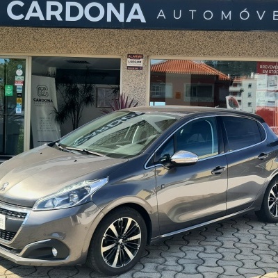 PEUGEOT 208 1.2 TECH EDITION