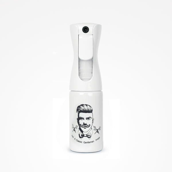 Frasco spray branco com ilustração de homem com bigode e texto 'A Classic Gentleman Spray'