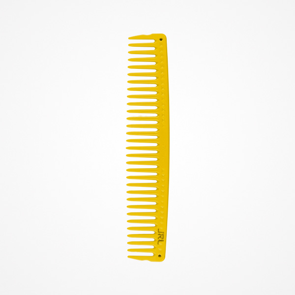 Pente amarelo de plástico com dentes largos e pequenos em fundo branco