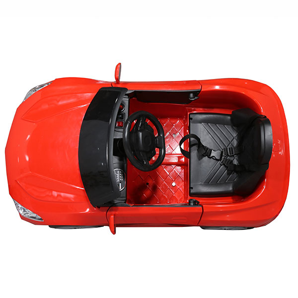 Carro de brinquedo elétrico vermelho visto de cima