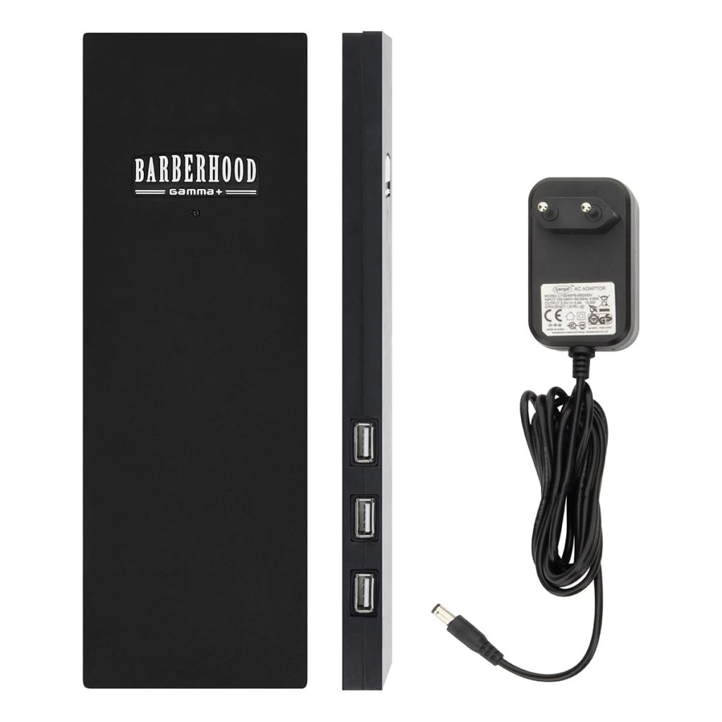 Dispositivo retangular preto com três portas USB e adaptador de corrente preto