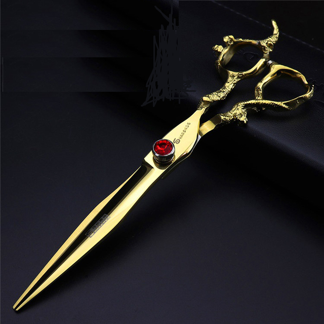 Tesoura de cabelo dourada com design decorativo e parafuso vermelho