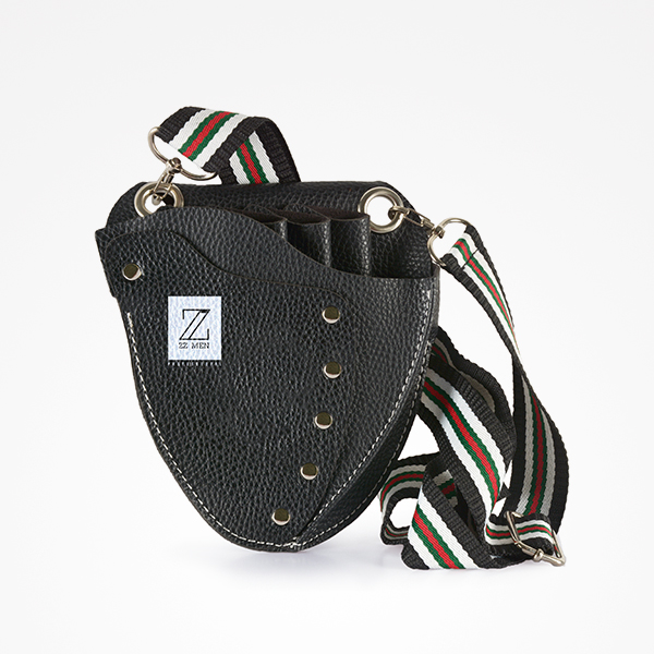 Bolsa tipo coldre em pele preta com alça de riscas coloridas