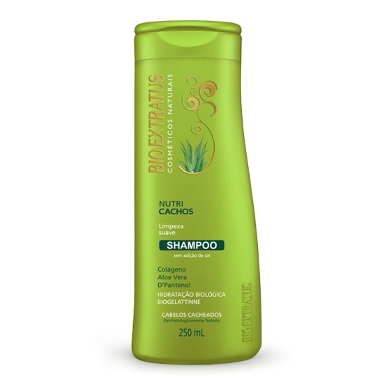 Frasco de shampoo verde Bio Extratus para cabelos cacheados