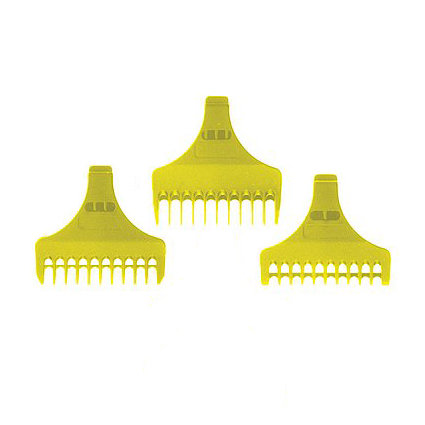 Três pentes amarelos de dentes largos sobre fundo branco