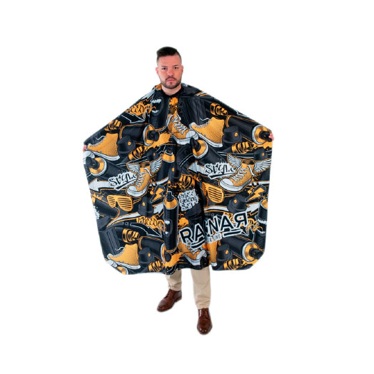 Capa de corte com estampados de tênis, preta com amarelo e branco