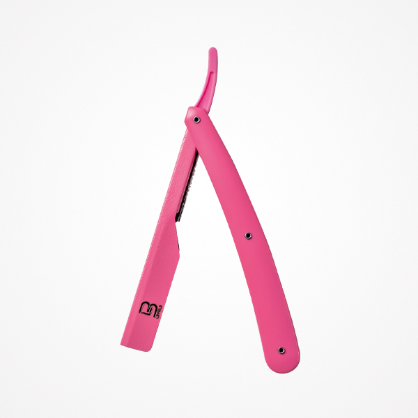 Navalha de barbear rosa com lâmina retrátil em fundo branco