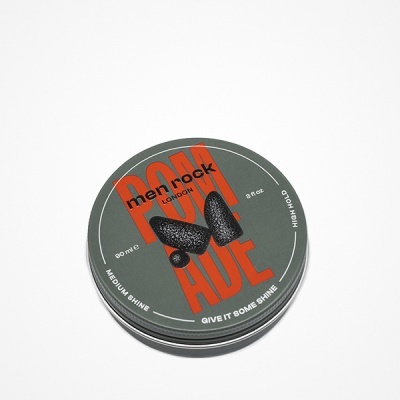 Embalagem de lata arredondada com design cinzento e texto laranja para cera de cabelo men rock London.