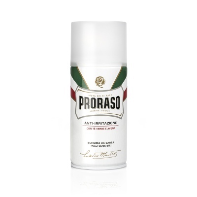 Frasco branco de espuma de barbear Proraso com detalhes coloridos e texto italiano
