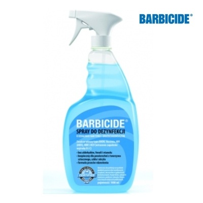 Frasco spray azul com líquido azul e rótulo com texto em polaco