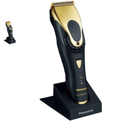 Máquina de cortar cabelo Panasonic preta e dourada com base de carregamento preta