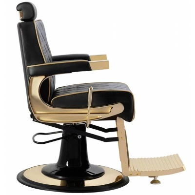 Cadeira de barbeiro preta e dourada com apoio para pés estriado