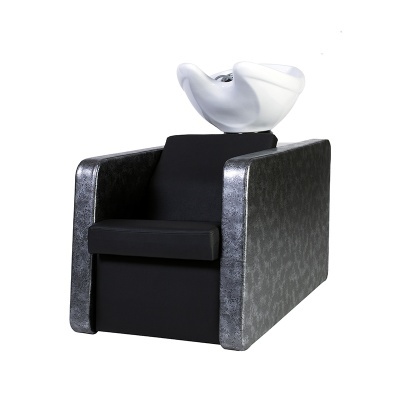 Cadeira preta e cinza com lava-cabeças branco para salão