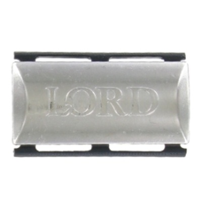 Produto metálico retangular prateado com a palavra LORD e suporte preto