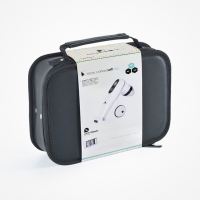 Estojo preto com embalagem branca mostrando dispositivo branco e preto Trio compact 5G