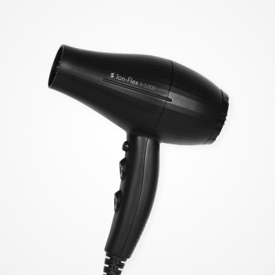 Secador de cabelo preto Ion-Flex RS-9000 com design ergonómico