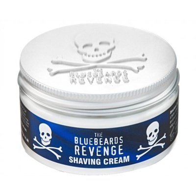 Creme de barbear The Bluebeards Revenge com embalagem branca e tampa com relevo de caveira