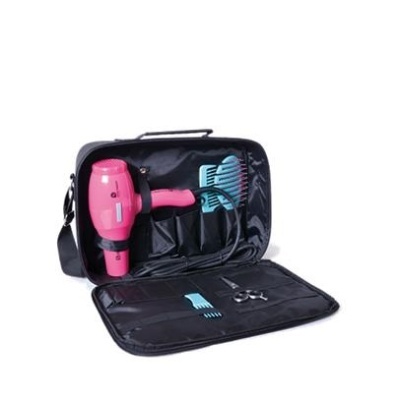 Estojo de viagem preto com secador de cabelo rosa e acessórios