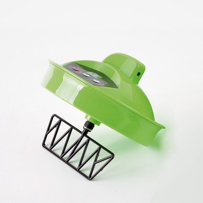 Misturador verde com base preta em fundo branco