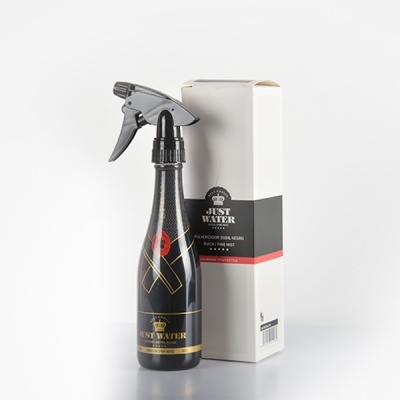 Frasco pulverizador preto com caixa branca ao lado