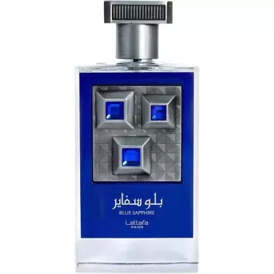 Frasco de perfume azul e prateado com texto BLUE SAPPHIRE Lattafa