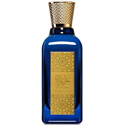 Frasco azul escuro com tampa dourada e etiqueta dourada com texto árabe e 'AZEEZAH Lattafa'.