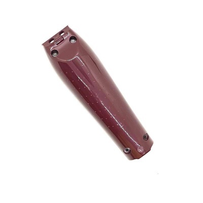 Peça plástica bordo com acabamento brilhante e orifícios para parafusos