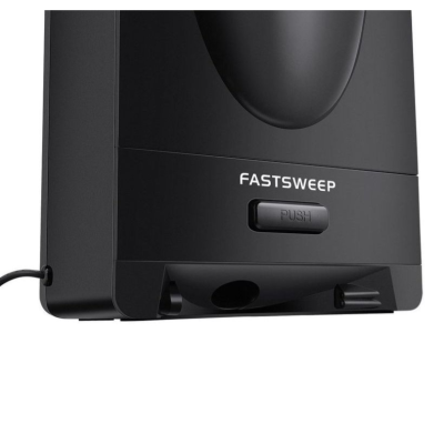 Parte inferior de aspirador de pó preto FASTSWEEP com botão 'PUSH' e cabo elétrico