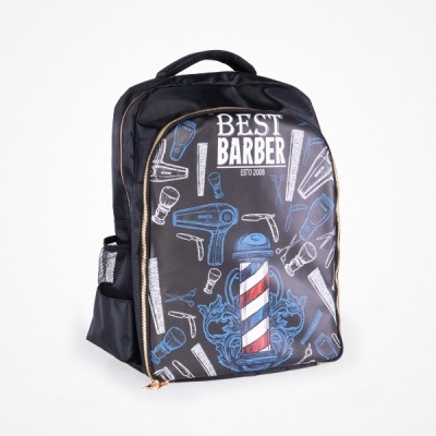 Mochila preta com estampado colorido e texto BEST BARBER ESTD 2028