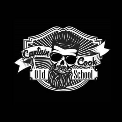 Logótipo preto e branco com rosto de homem com barba e óculos escuros e textos Captain Cook e Old School