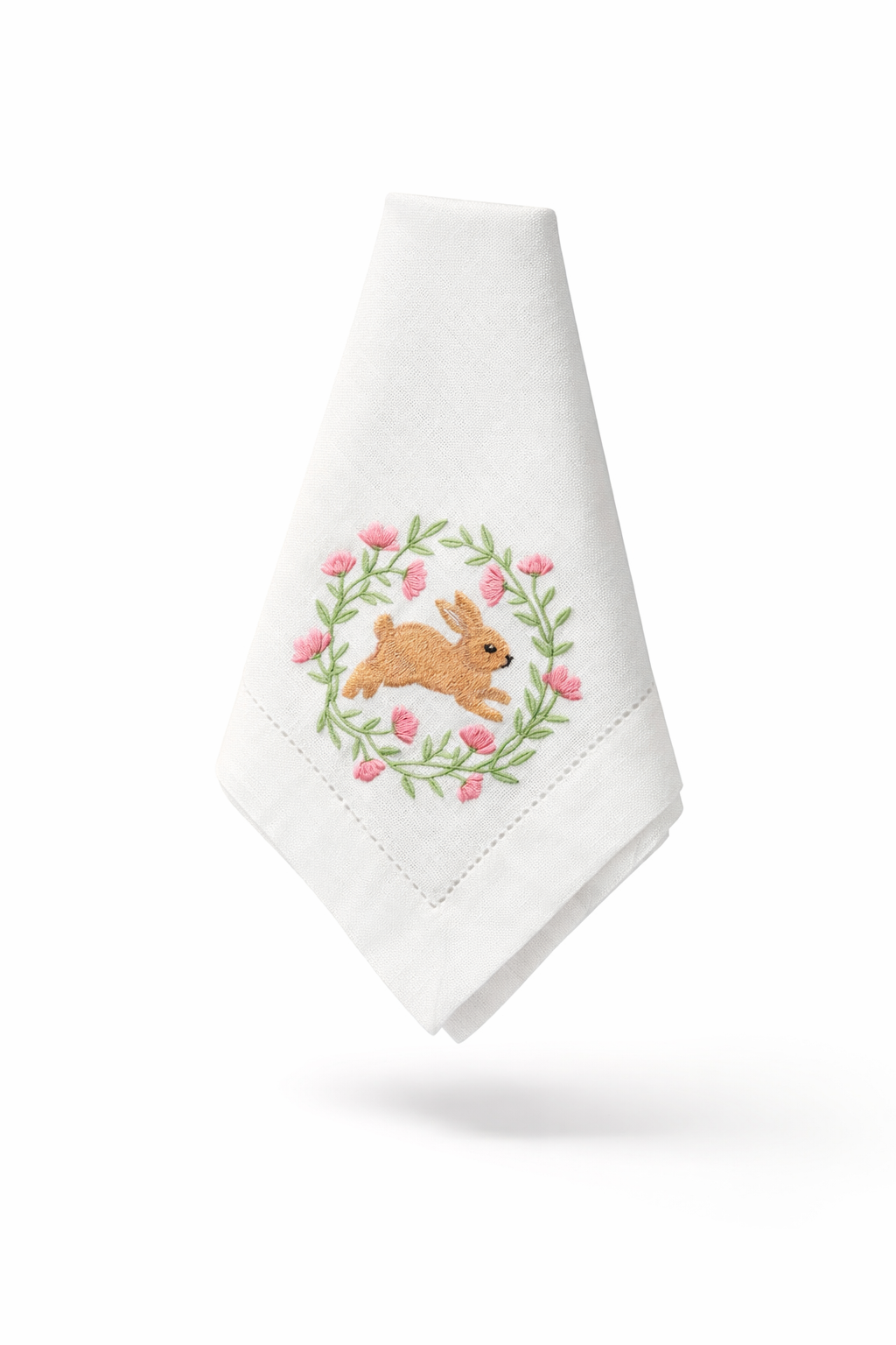 Toalha branca com bordado de coelho e flores cor-de-rosa