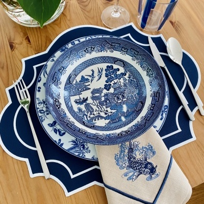 Individual&#x20;de&#x20;mesa&#x20;L&#x00FA;cia&#x20;azul&#x20;marinho&#x20;&#x28;imperme&#x00E1;vel&#x29;