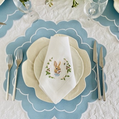 Guardanapo&#x20;coelho&#x20;la&#x00E7;o&#x20;azul